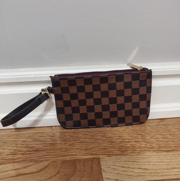 Brand new designer look wristlet pouch - Picture 2 of 3